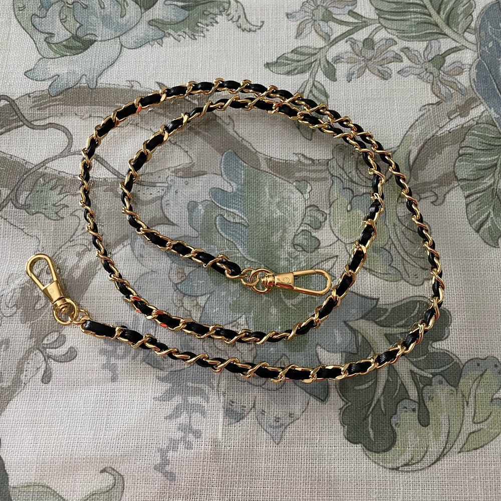 ♥️♥️SOLD♥️♥️ Samorga Cha-Chain Leather and Gold Chain Crossbody Strap